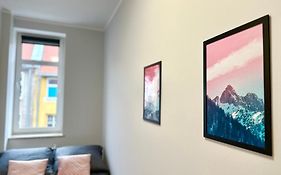 Mmrent Pink Room